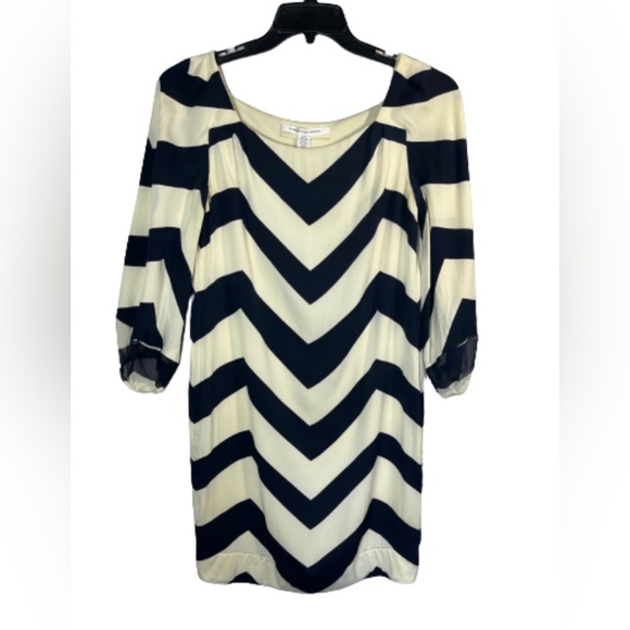 Diane von Furstenburg silk mini dress - Picture 2 of 9